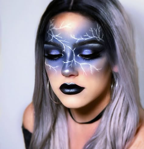 Stormy Weather ⛈🌪⚡️ (inspired by @jamescharles ) MAKEUP USE Sci Fi Makeup, Comic Makeup, Monster Makeup, Galaxy Makeup, Face Art Makeup, Graphic Makeup, Halloween Makeup Inspiration, Face Painting Halloween, Fairy Makeup