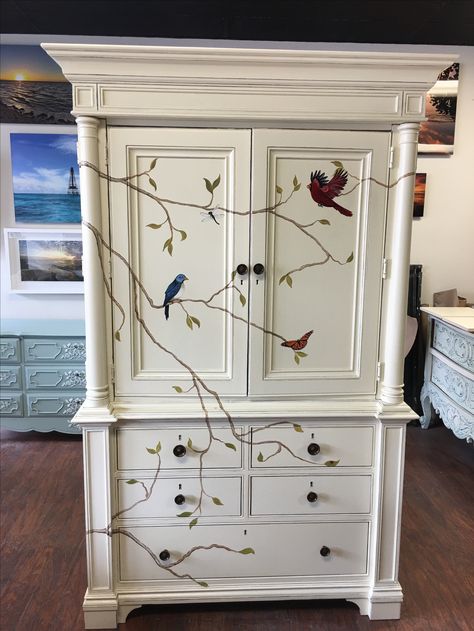 Painting On Dressers Ideas, Hand Painted Closet, Painting On Almirah, Closet Painting, Wardrobe Painting Ideas, Hand Painting Flowers On Furniture, Wardrobe Painting Ideas Diy, Hand Painted Furniture Diy, Painted Wardrobe Ideas