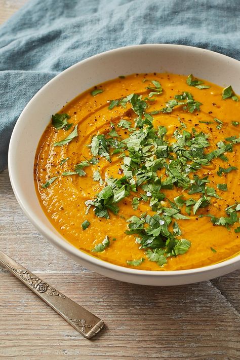 Carrot Coriander Soup Recipe, Carrot Coriander Soup, Carrot And Coriander Soup Recipe, Carrot Soup Recipes Healthy, Corriander Recipes, Soup Cheap, Easy Carrot Recipes, Soup Recipes Chicken, Student Meals