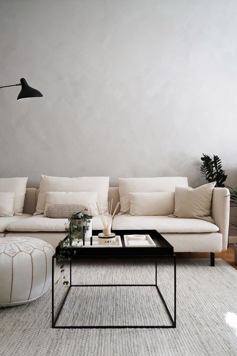 Who says neutrals are boring - we've loving the limewashed wall trend going on | Here graphic black accessories and tactile textures add warmth and depth to this otherwise minimalist space | Seen here: an IKEA Söderhamn sofa with a Bemz cover in Unbleached Simply Linen Söderhamn Sofa, Wall Trends, Minimal Living Room, Minimal Living, Ikea Sofa, Living Room Trends, Style Deco, Decoration Inspiration, Decor Minimalist