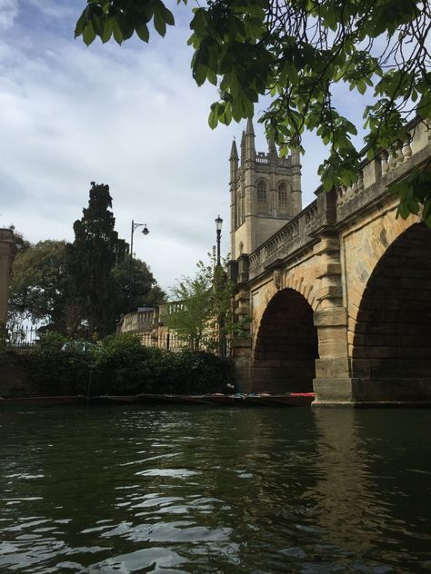 You can't visit Oxford without going punting! Head to Magdalen Bridge to begin your punting experience in Oxford. Magdalen College, Oxford Uk, Travel Nurse, Travel Nursing, The Cotswolds, Oxford University, Cheap Travel, Historic Buildings, Travel Book