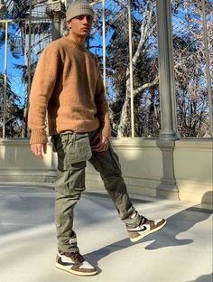 Combat Pants Outfits Men, Green Cargo Pants Outfit Men Streetwear, Green Pants Outfit Men Street Styles, Green Cargo Pants Outfit Men, Air Jordan X Travis Scott, Style Outfits Men, Air Jordan 1 Travis Scott, 2022 Streetwear, Green Cargo Pants Outfit