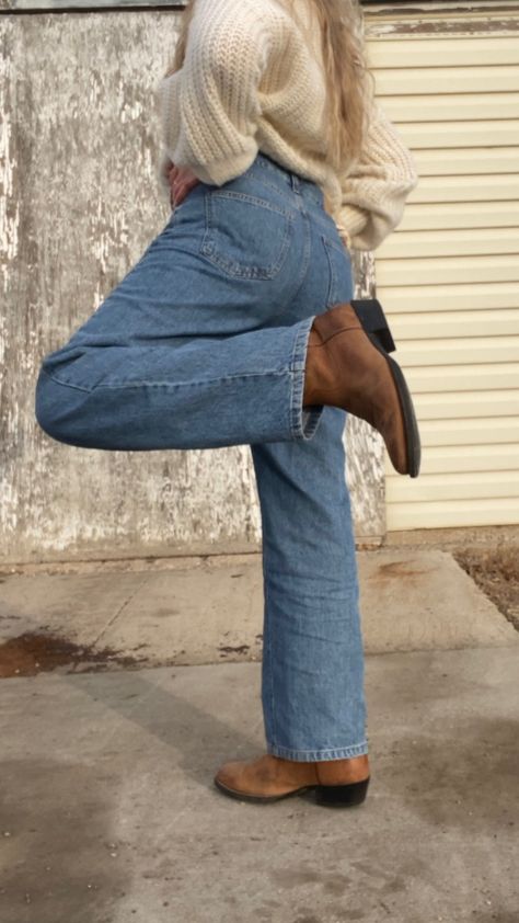 Square Toed Cowgirl Boots Outfits, Thrifted Cowboy Boots, Tall Boots Outfit Jeans, Western Style Inspiration, Everyday Cowboy Boot Outfit, Cozy Cowgirl Outfits, Autumn Cowboy Boots Outfit, Womens Cowgirl Boots Outfits, Flare Jean Outfits Fall