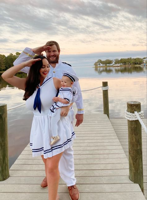 Family halloween costume Sailor Family Costumes, Halloween Sailor Costumes, Sailors Halloween Outfit, Sailor Custome Halloween, Boat Costume, Sailor Fancy Dress, Family Costumes Diy, Sailor Costume, Sailor Theme