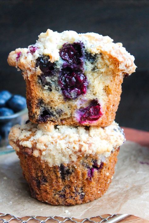 Sour Cream Blueberry Muffins Recipe, Bakery Style Lemon Blueberry Muffins, How To Make Blueberry Muffins, Blueberry Muffins Sour Cream, Blueberry Muffins With Sour Cream, Blueberry Sour Cream Muffins, Taffey Bakery, Triple Berry Muffins, Blueberries Muffins