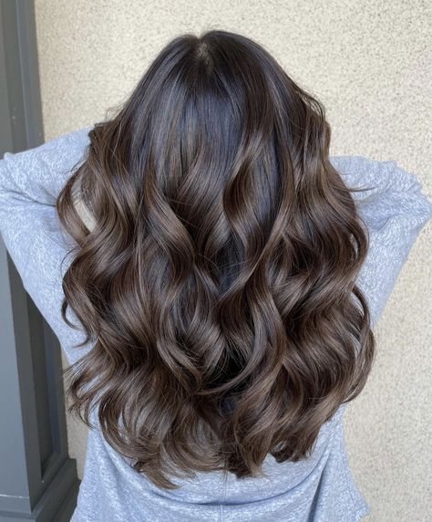 Mocha Hair, Black Hair Balayage, Brown Hair Looks, Brown Hair Inspo, Fesyen Rambut, Brunette Hair With Highlights, Hairstyles For Layered Hair, Brunette Balayage Hair, Brown Hair Balayage