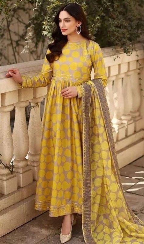 Lawn Long Frock Design 2023, Lawn Maxi Design, Long Lawn Frocks, Lawn Long Frock Design, Long Frock Designs For Women, Summer Frock Designs, Long Frocks Designs, Simple Frock, Beautiful Frocks