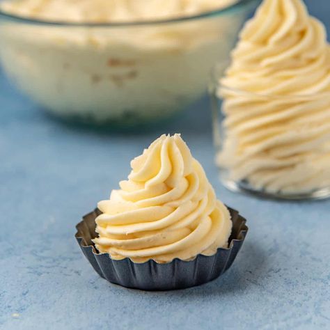 How To Make Perfect Cream Cheese Frosting French Buttercream Frosting Recipe, French Buttercream, French Vanilla Cake, French Cream, Frosting Recipes Easy, French Butter, Cake Frosting Recipe, Delicious Sweets, Icing Frosting