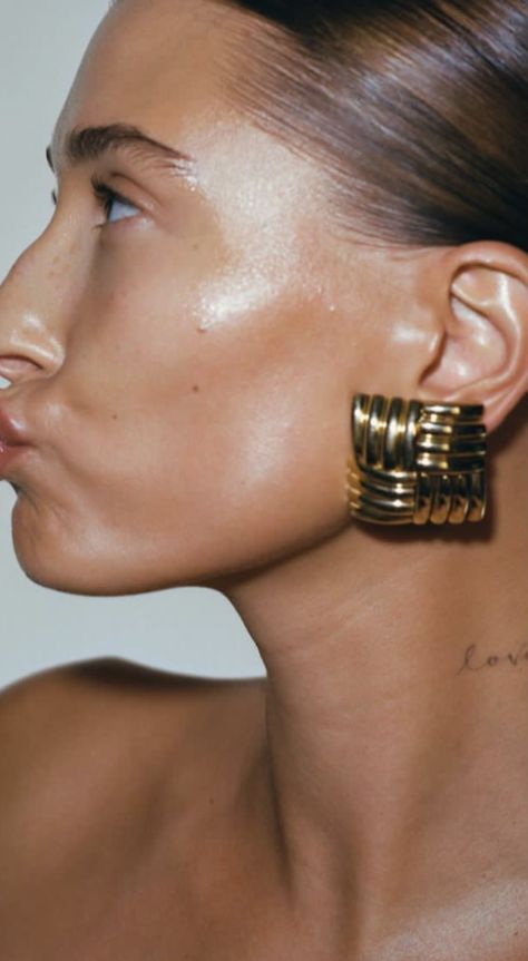 Bottega Earrings Aesthetic, Trendy Earrings 2024, 2023 Earring Trends, Vintage Earrings Aesthetic, Jewelry 2023 Trends, Jewelry Trends 2024, Italian Earrings, Gold Earing, Statement Gold Earrings