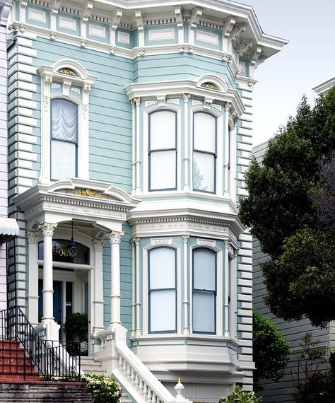 Fran Style, San Francisco Victorian Houses, Queen Anne Victorian House, Cj Walker, Victorian House Colors, San Francisco Architecture, Walker House, Victorian Homes Exterior, Victorian Exterior