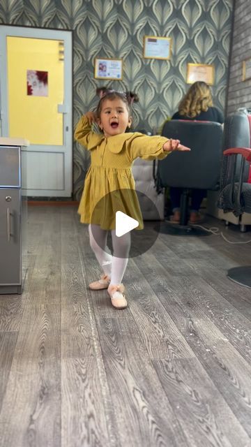 Funny Babies Dancing, Happy Stuff, Dance Sing, Dancing Baby, Adorable Babies, Baby Videos, April 25, Baby Gif