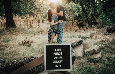 Pregnancy announcement photo. Letter board photography Announcement Board, Pregnancy Announcement Photography, Baby Announcement To Parents, Fall Baby Announcement, Announcement Photoshoot, Pregnancy Announcement Sibling, Board Photography, Pregnancy Announcement Photoshoot, Baby Announcement Photoshoot