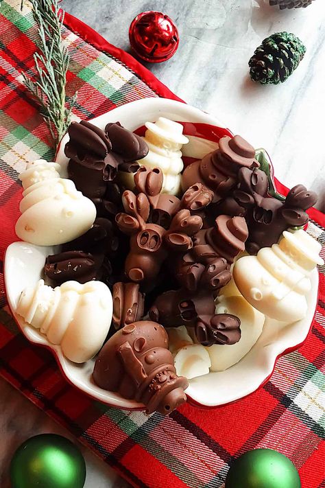 Homemade Chocolate Christmas Candy is the perfect gift for teachers, co-workers, and secret Santa parties! This easy peasy recipe requires chocolate chips, silicone holiday treat molds and just 15 minutes. Making these Christmas chocolates is a fun holiday tradition for you and your kids to do year after year. Candy Molds Recipes, Chocolate Molds Recipe, Chocolate Christmas Candy, Silicone Molds Recipes, Christmas Candy Molds, Christmas Chocolate Moulds, Homemade Chocolate Candy, Christmas Recipes For Kids, Christmas Chocolates