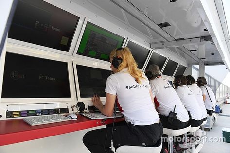 Engineer Aesthetic, Engineer Girl, Female Engineer, Job Inspiration, Paddock Girls, Career Vision Board, Automotive Engineering, Racing Girl, Dream High