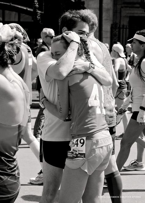 Marathon Aesthetic Man, Running Aesthetic Marathon, Half Marathon Astethic, Running Half Marathon Aesthetic, Marathon Finish Line Aesthetic, Running Together Aesthetic, Marathon Finish Line Pictures, Marathon Running Aesthetic, Nyc Marathon Aesthetic