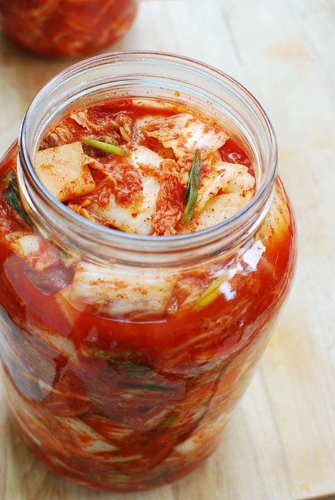 Koreansk Mad, Easy Kimchi, Koreansk Mat, Korean Kimchi, Cibo Asiatico, Kimchi Recipe, Fermentation Recipes, Korean Cooking, Kim Chi