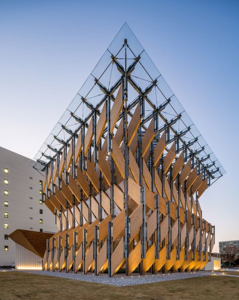 Kengo Kuma Architecture, Timber Pavilion, College Architecture, Park Pavilion, Pocket Park, Bamboo Structure, Kengo Kuma, Artificial Lawn, Japanese Architect