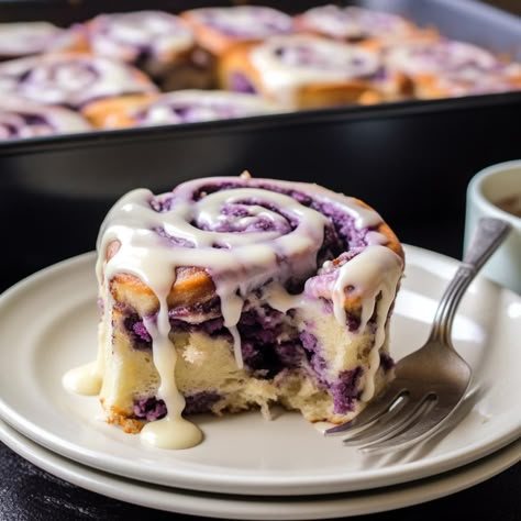 Korean Cinnamon Rolls, Ube Cinnamon Rolls, Ube Cinnamon Roll, Cinnamon Roll Donut, Ube Cinnamon Roll Recipe, Cinnamon Rolls Packaging, Ube Roll, Dessert Rolls, Cinnamon Rolls With Cream Cheese