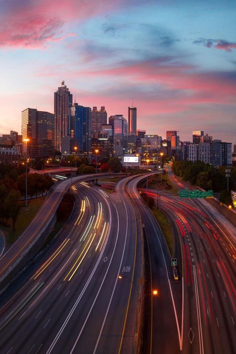 What better way to end an evening than by experiencing the magic of Atlanta’s cotton candy skies! 🍬 ☁️ 📸: bywellcarvalho via IG Atlanta Aesthetic, Future Moodboard, Background Studies, College Collage, Streets Photography, America Photo, Coco Gauff, City Streets Photography, Cotton Candy Skies