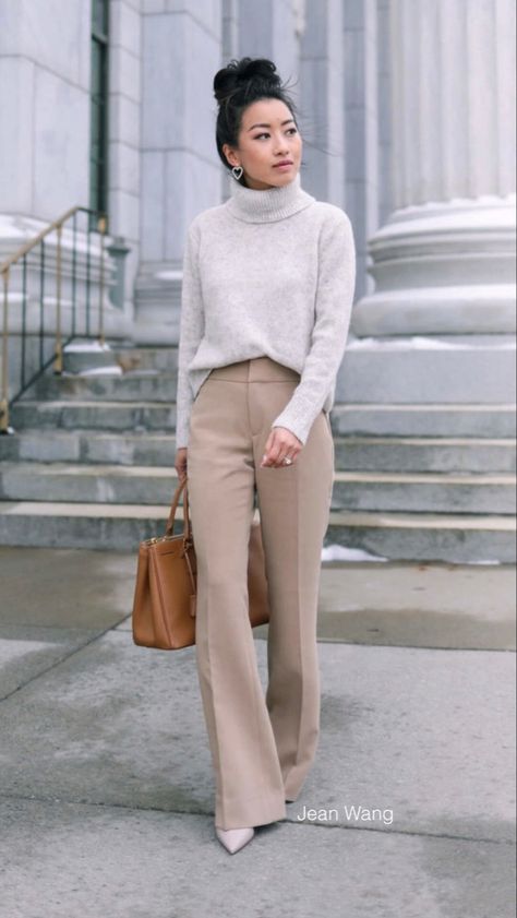 Wide Leg Beige Pants Outfit, Spring Fashion Outfits Casual, Wide Pants Outfit, Court Outfit, Wide Leg Trousers Outfit, Costume Beige, Pants Outfit Work, Marlene Hose, Classy Business Outfits