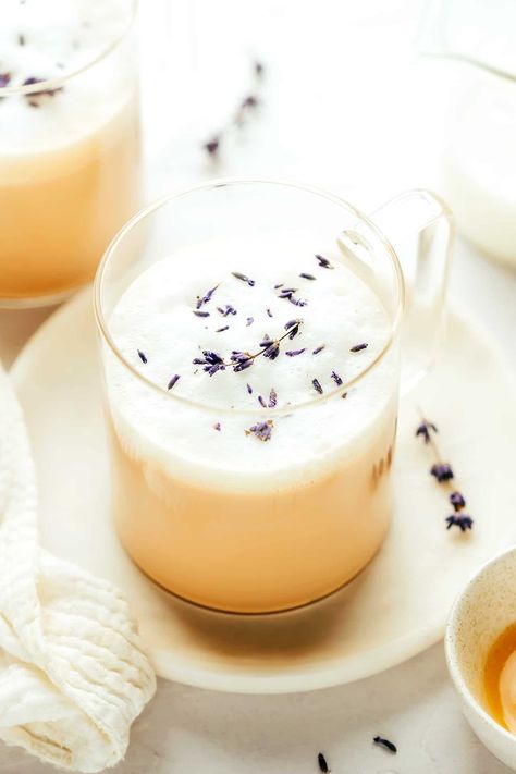 This cozy London Fog (Earl Grey) latte recipe is easy to make hot or iced and brewed with a lovely hint of lavender, vanilla, honey and your choice of milk. It's the perfect cozy drink to warm you up in the winter or a refreshing drink to cool off in the summer, and always so delicious! | gimmesomeoven.com London Fog Recipe, Cozy London, London Fog Latte, London Fog Tea Latte, Earl Grey Latte, London Fog Tea, Collagen Recipes, Vanilla Honey, Tea Latte Recipe