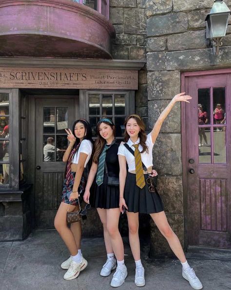 Disney Universal Outfits, Harry Potter Outfits Casual, Universal Outfits Summer, Harry Potter Disney Outfit, Hufflepuff Outfit Universal, Ravenclaw Outfit Universal Studios, Harry Potter Orlando Outfit, Outfits For Universal Studios Summer, Summer Universal Studios Outfits