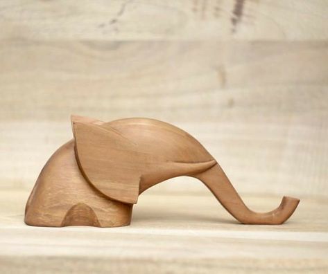 Wood Sculpture Art, Animal Elephant, Elephant Carving, Pear Wood, Wooden Elephant, Sculpture Wood, Wood Carving Designs, Wood Wax, Wood Carving Patterns