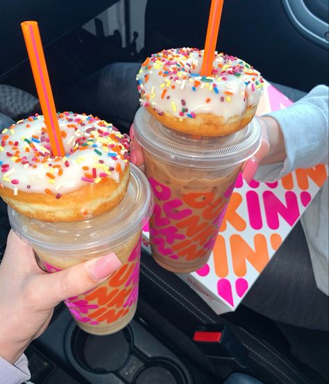 Dunkin Donuts Coffee Drinks, Dunkin Donuts Iced Coffee, Sleepover Food, Coffee And Donuts, Junk Food Snacks, Starbucks Recipes, Think Food, My Angel, Food Obsession