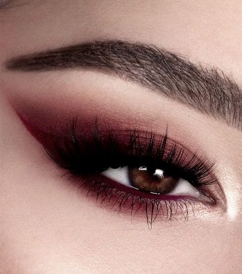 Vampy Fall Makeup, Red Glam Eyeshadow, Eyeshadow Looks Red And Black, Quince Makeup Red And Black, Dark Red And Black Eyeshadow, Sultry Red Makeup, Red Smokey Makeup, Red And Black Prom Makeup Looks, Red And Black Wedding Makeup