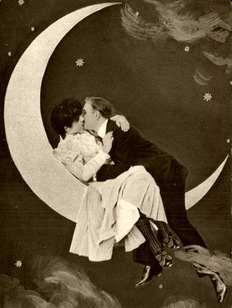 It's only a paper moon.... Often a fixture at fairs, parties and carnivals, people sat in the crescent of a smiling “paper moon,” as if lifted to the stars. A photographic phenomena primarily of the early half of the 20th century, it captivated the imagination of a world pre-Photoshop and gave many a memorable image of great times. Patron Vintage, Moon Photos, Vintage Moon, Paper Moon, Moon Photography, Foto Vintage, Sun And Stars, On The Moon, Moon Art