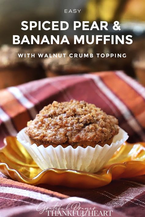 Banana Pear Bread Recipe, Banana Pear Recipes, Pear And Walnut Muffins, Pear Banana Muffins, Pear Banana Recipes, Pear Muffins Healthy, Banana And Walnut Muffins, Autumn Muffins, Pear Muffins Recipes