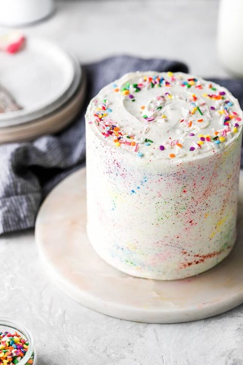 Funfetti Cake with Paint Splatter Decoration - Baran Bakery Easy Funfetti Cake, Paint Splatter Cake, Funfetti Cake Recipe, Splatter Cake, Funfetti Birthday Cake, Funfetti Birthday, Delta Breezes, Decorate A Cake, Marble Cake Recipes