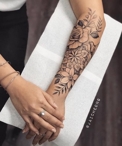 Instattoo2® 🏠 on Instagram: “Floral / Mandala 🔥👏🏻 Incrível  Gostaram? 😍 Deixe seu comentário. Feito por @jaicheong 👏🏻👏🏻 . . . . #tatuagens #instatattoo #tatuagemsp…” Forarm Tattoos For Women, Tattoos For Women Flowers, Forarm Tattoos, Inspiration Tattoos, Forearm Tattoo Women, Classy Tattoos, Arm Tattoos For Women, Tattoo Feminina, Sleeve Tattoos For Women