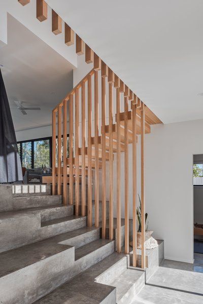 Wooden Staircase Railing, Staircase Railing Design, Stairs Design Interior, Oak Stairs, Wood Railing, Wood And Concrete, Concrete Stairs, Stairs Architecture, Stairway Design