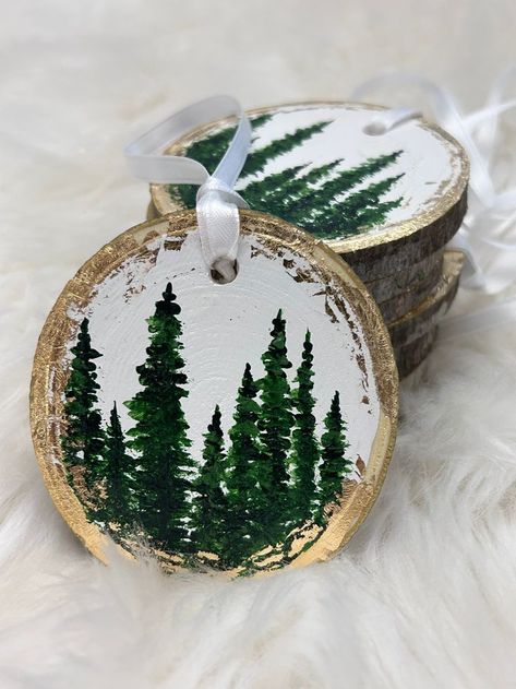 thats very pretty Birch Tree Ornaments Diy, Cute Christmas Ordiment Ideas, Christmas Wood Art Painted, Homemade Wood Christmas Ornaments, Hand Painted Wooden Christmas Tree Ornaments, Christmas Tree Ornaments Wood, Christmas Painting Ornaments Ideas, Painted Wood Trees, Diy Christmas Ornaments Painting