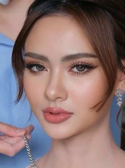 Full Glam Asian Makeup, Europe Makeup Look, Convocation Makeup Look, Asian Bridal Makeup Filipino, Asian Makeup Looks Glam, Thai Glam Makeup, Makeup Looks Tan Skin, Makeup Bridesmaid Hijab, Wedding Makeup Tan Skin