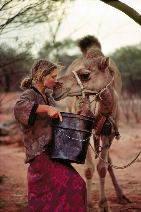 The World's 30 Most Influential Women Travelers - Condé Nast Traveler Robyn Davidson, Ren Geyiği, National Geographic Photography, National Geographic Photographers, 인물 사진, 귀여운 동물, Animals Friends, Vintage Images, Belle Photo