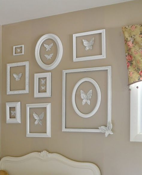 framing Repurpose Picture Frames Diy, Cadre Photo Diy, Kids Bedroom Makeover, Do It Yourself Decoration, Empty Picture Frames, Diy Wand, Empty Frames, Bright Walls, Diy Picture Frames