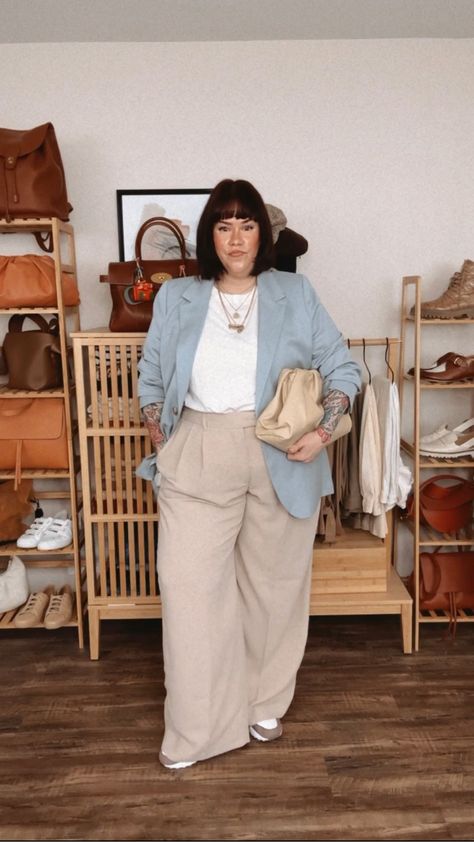 Quiet Luxury Plus Size, Plus Size Simple Outfits, Over 60 Fashion Plus Size, Business Capsule Wardrobe, Business Clothing, Business Clothes, Plus Size Inspiration, Cream Outfits, Outfits Curvy