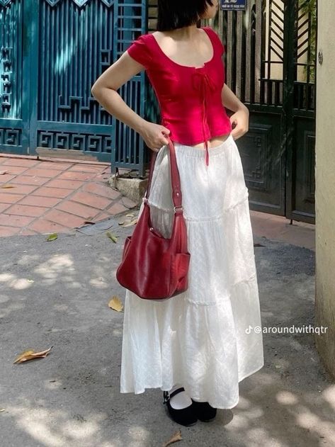 Maxi Outfits Skirt, Fits With Maxi Skirts, Spring Outfit Skirt, Styling Maxi Skirt Summer, Red And White Outfit Casual, Girly Dress Outfits, Skirt Inspo Outfit, Basics Outfit Ideas, Red Outfit Aesthetic