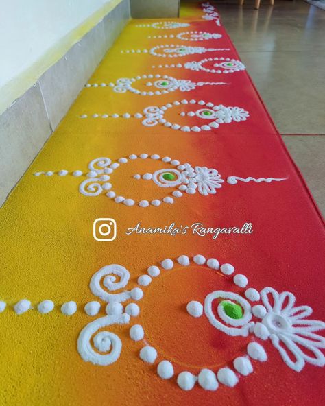 "Discover elegant and simple Rangoli designs that will beautifully enhance and elevate the ambiance of your special occasion. #RangoliDesigns #ElegantDecor #FestiveVibes #TraditionalArt #OccasionDecor #BeautifulRangoli" One Side Rangoli Designs, Simple Sanskar Bharti Rangoli, Rangoli Designs Latest Small, Rangoli Designs Side Border, Border Design For Rangoli, Rangoli Borders Design, Rangoli Latest Design, Gauri Ganpati Rangoli Design, Sanskar Bharti Rangoli Designs Simple