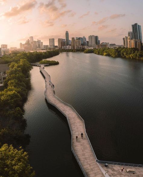 Hike Austin on Instagram: “The Ann and Roy Butler Hike and Bike Trail around Lady Bird Lake is by far the most popular trail in Austin with over 2.6 million visitors…” Zilker Park Austin, Austin Bucket List, Austin Texas Travel, Austin Neighborhoods, Austin Travel, Austin Skyline, So Aesthetic, Texas Things, Zilker Park