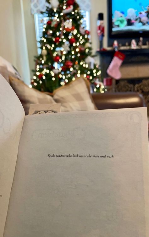 Winter Aesthetic Reading, Reading Christmas Aesthetic, Reading Aesthetic Winter, Reading In Winter, Christmas Wishes Aesthetic, Bookish Christmas Aesthetic, Reading Acotar Aesthetic, Christmas Books Aesthetic, Christmas Reading Aesthetic