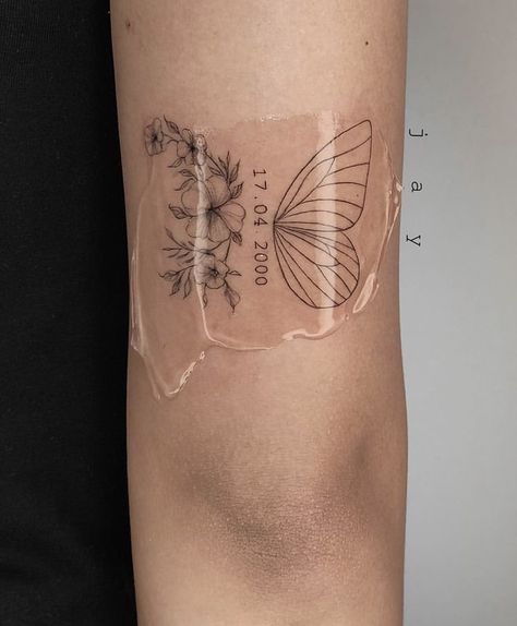 Butterfly Tricep Tattoo, Mariposa Tattoo, Arm Tattoos For Women Forearm, Henna Tattoo Design, Butterfly Tattoos On Arm, Tattoos Henna, Inner Arm Tattoos, Small Matching Tattoos, Simple Tattoos For Women