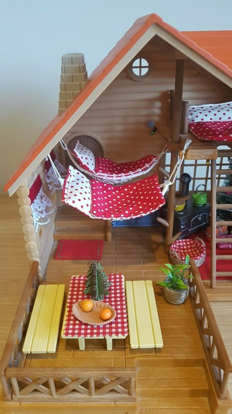 Calico Critters Log Cabin, Sylvanian Families Diy Doll Houses, Sylvanian Families Christmas Diy, Diy Sylvanian Furniture, Calico Critters Furniture Diy, Sylvanian Families Diy Furniture, Diy Calico Critters Furniture, Sylvanian Families House Decoration, Diy Sylvanian House