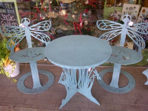 Dragonfly Chairs and table...I want these, too!!! Dragon Flys, Dragonfly Decor, Dragonfly Dreams, Dragonfly Art, Dragon Fly, Wood Pallet Projects, Decor Aesthetic, Pretty House, Dream House Decor