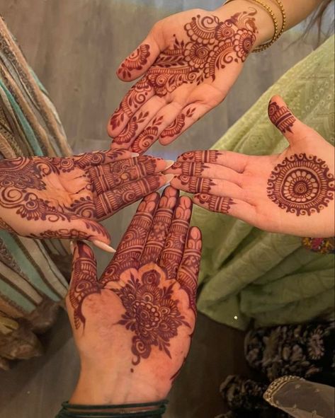 Henna Aesthetic Photography, South Asia Culture, Desi Aethstetic, South Indian Mehendi, Shaadi Aesthetic, Desi Mehndi, Mehndi Aesthetic, Shaadi Vibes, Henna Aesthetic