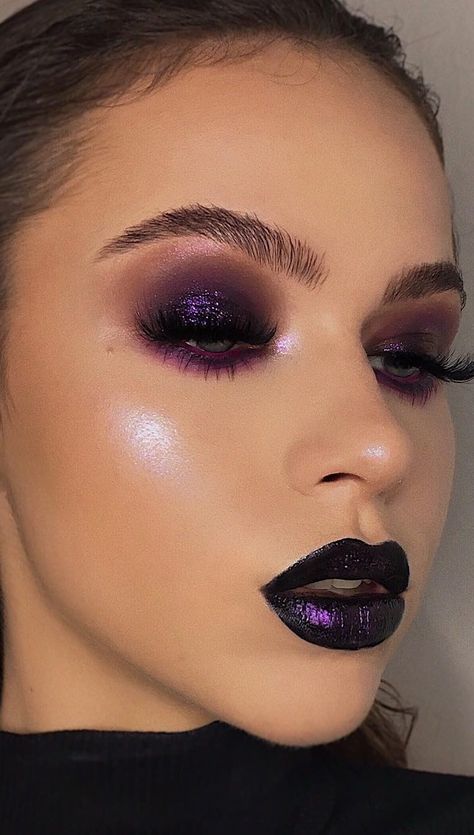 Dark Makeup Step By Step, Witch Eyeshadow Looks, Dark Eyeshadow Looks Step By Step, Witch Eyeshadow, Halloween Eyeshadow Looks, Gothic Eyeshadow, Dark Makeup Ideas, Dark Eyeshadow Looks, Gothic Makeup Ideas