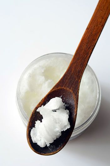 Coconut Oil Pulling Benefits | Healthy Hints Dry Skin Home Remedies, Coconut Oil Remedies, Dog Dry Skin, Coconut Oil For Teeth, Coconut Oil For Dogs, Coconut Oil For Acne, Home Remedies For Skin, Cooking With Coconut Oil, Coconut Oil Recipes