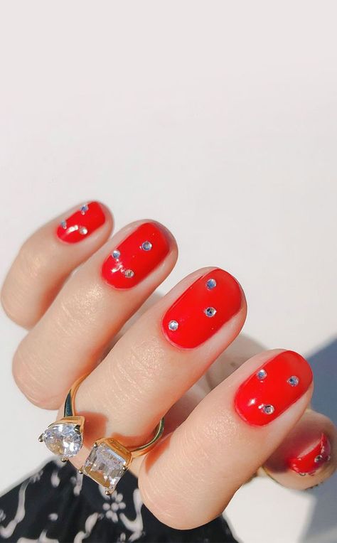 Red Rhinestone Nails Short, Short Red Nails With Rhinestones, Red Gel Nails With Rhinestones, Nail Colours Summer, Red Gemstone Nails, Nails Rinstone Red, Nails Red Short, Bright Red Nails With Rhinestones, Short Nails With Rhinestones